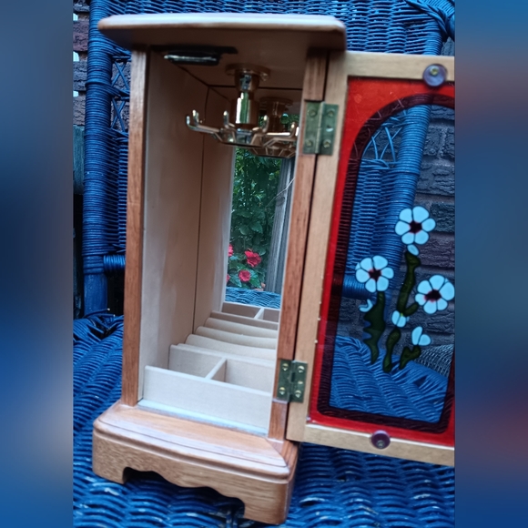 Vintage Montgomery Ward By Wondercrafts stained glass jewelry box - Picture 8 of 9